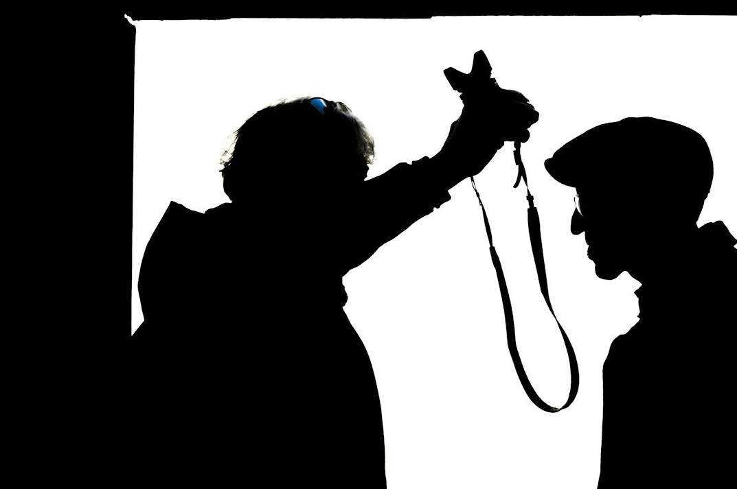 detective catching thief